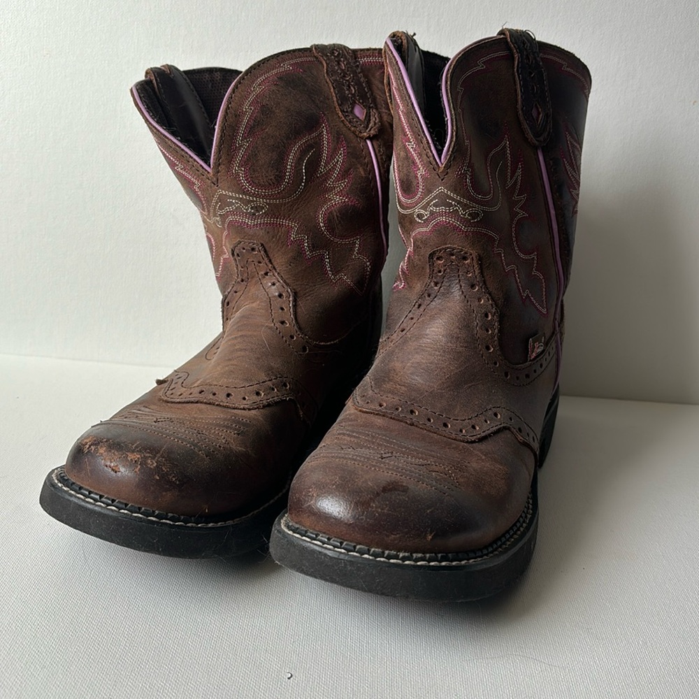 Justin Gypsy boots. Size 9.5B. Lots of life left!